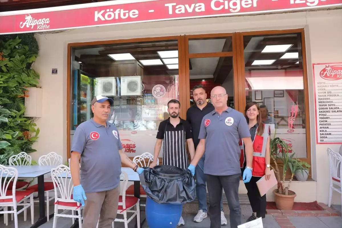 Edirne'de Gıda İsrafı Önleniyor: Artan Yemekler Sokak Hayvanlarına Mama Oluyor