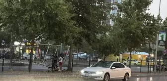 Edirne'de Kısa Süreli Sağanak Yağış Hayatı Olumsuz Etkiledi