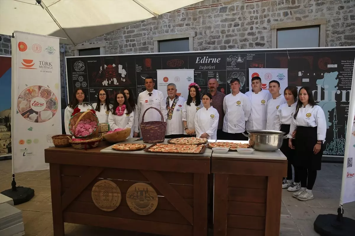 Edirne'de Osmanlı Usulü Gül Reçeli Yapımı Etkinliği Düzenlendi