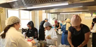 Edirne'de şef adayları ve ebeveynleri en lezzetli yemeği yapmak için yarıştı