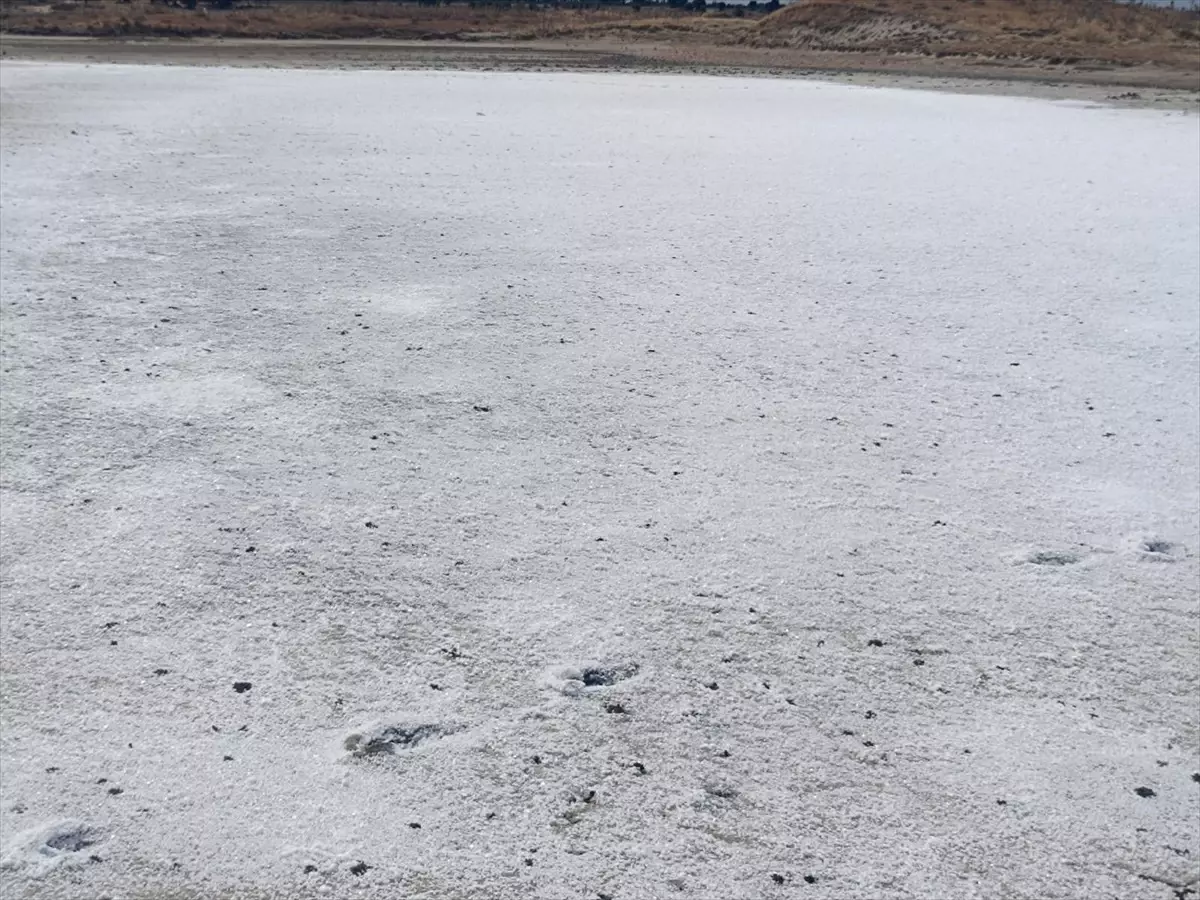 Enez'de Aşırı Sıcaklar Tuz Gölü Oluşturdu