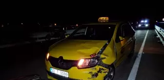 Edirne'de Taksi ile Elektrikli Motosiklet Çarpışması: İki Yaralı