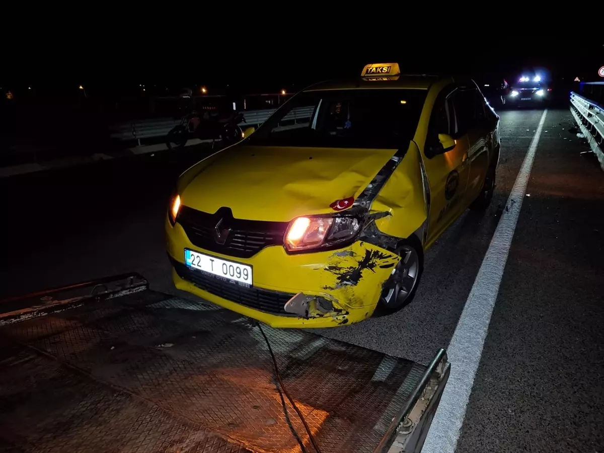 Edirne'de Taksi ile Elektrikli Motosiklet Çarpışması: İki Yaralı