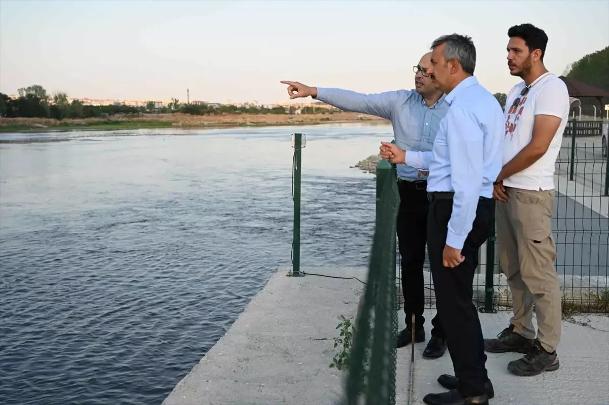 Edirne'de Kuraklıkla Mücadele İçin Meriç Nehri'ne Su Salındı