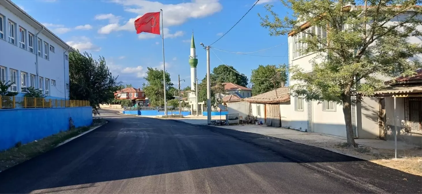 Edirne'de Köy Yollarına Sıcak Asfalt Çalışmaları Devam Ediyor
