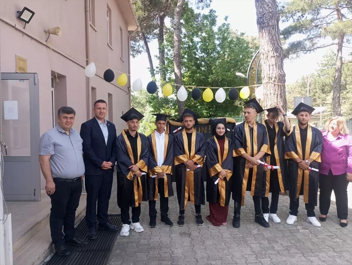 Lalapaşa Belediye Başkanı Mezuniyet Törenine Katıldı