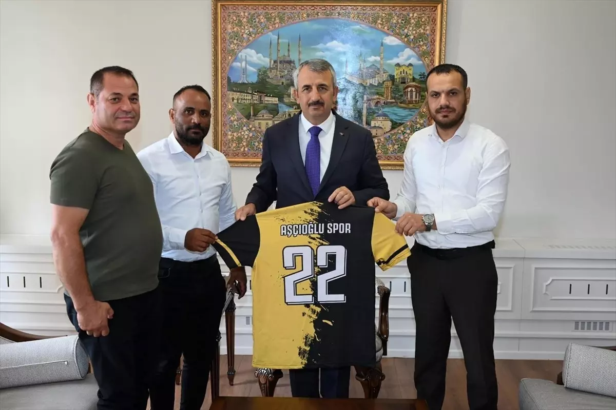 Edirne'de Spor Kulüpleri Vali Sezer'i Ziyaret Etti