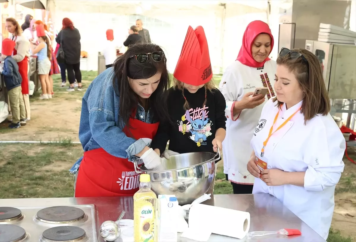 Edirne Gastronomi Festivali'nde Minik Eller Yufka Yürekler Yarıştı