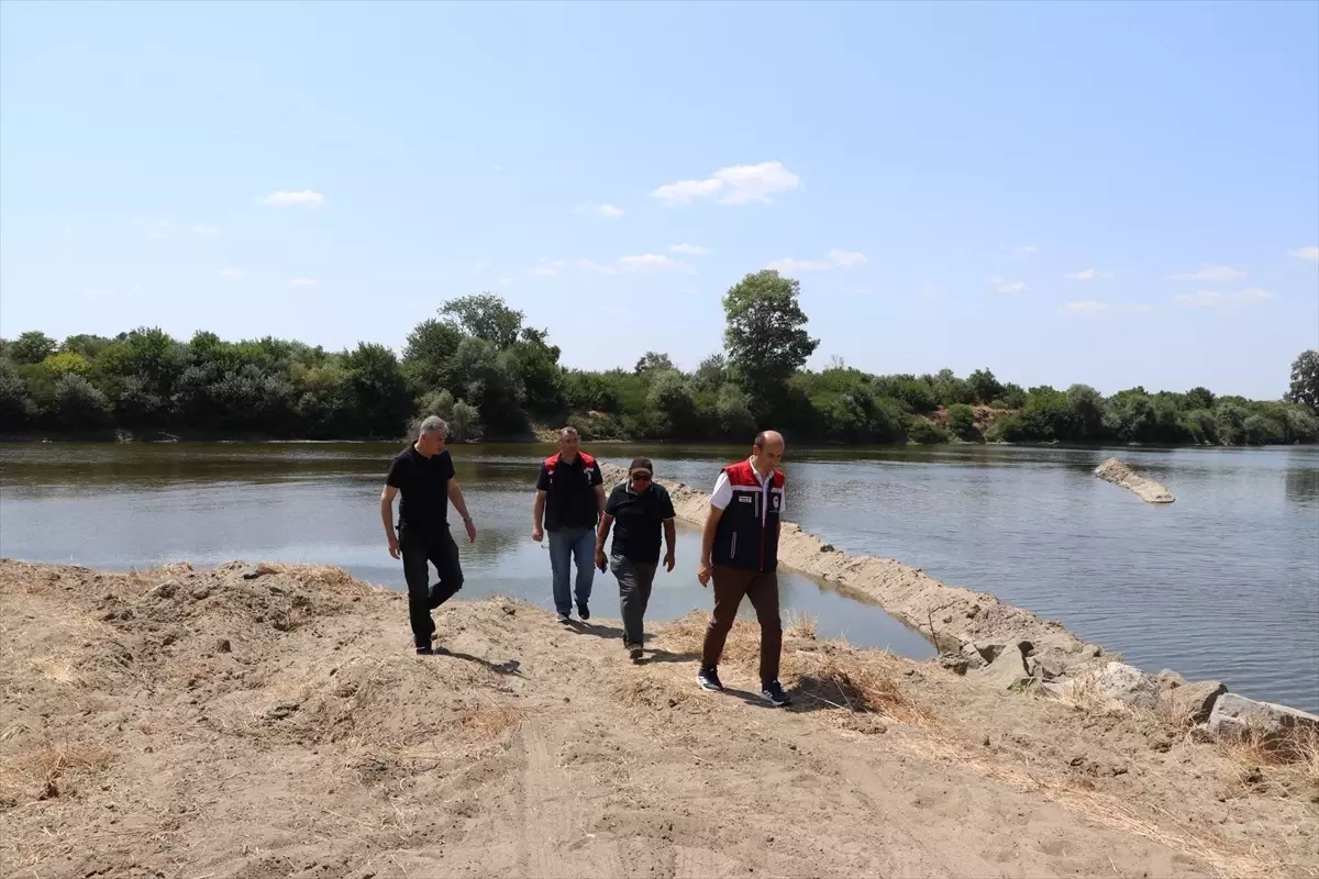 Edirne'de Meriç Nehri'nde Su Seviyesi Düşüşü