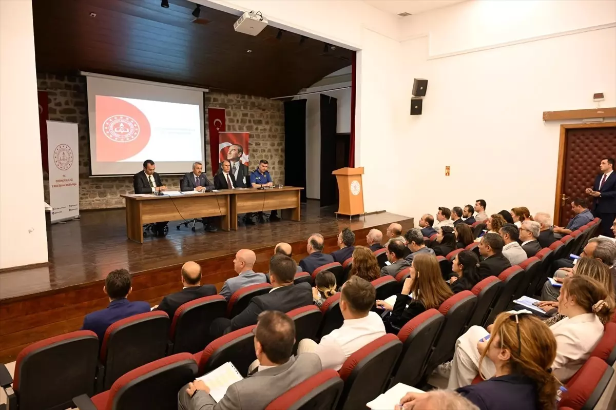 Edirne Valisi Dezavantajlı Bölgelerdeki Okul Yöneticileri ile Bir Araya Geldi