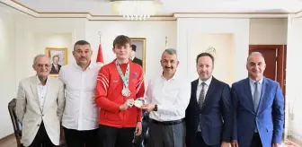 Edirne Valisi, Dünya İkincisi Candeniz Berrak'ı Kabul Etti
