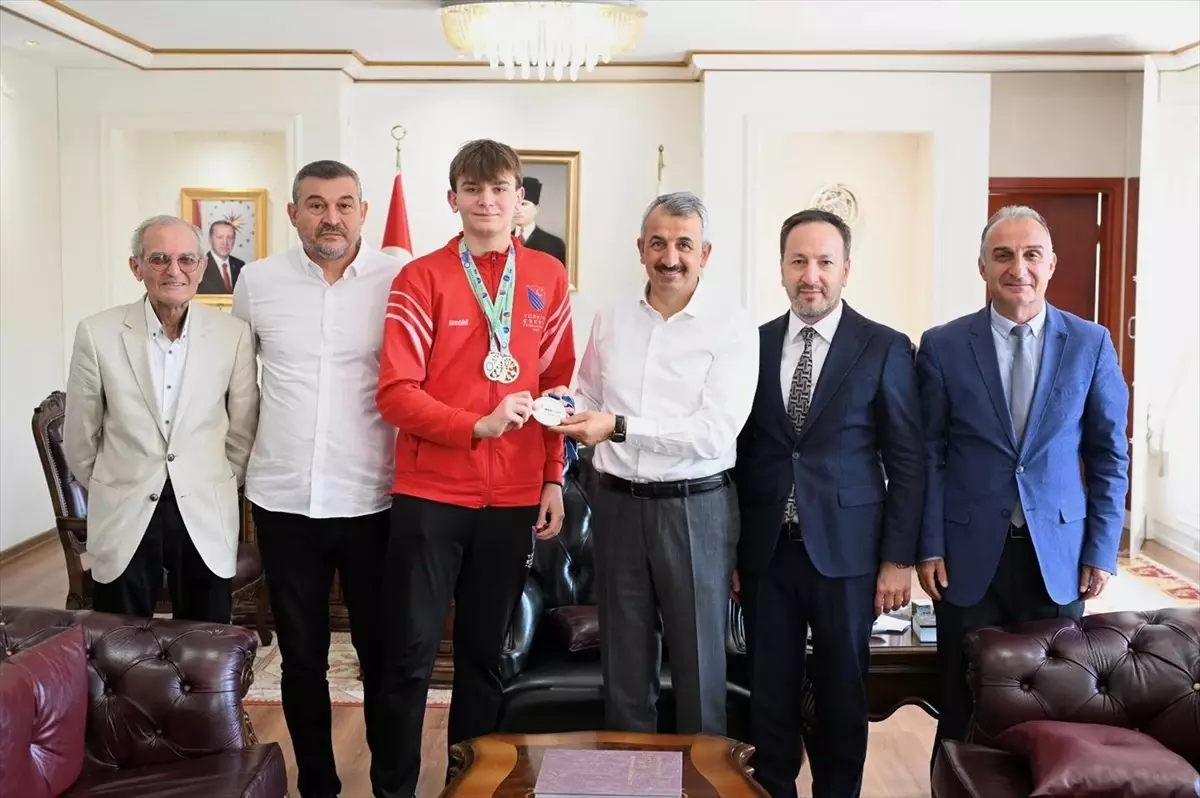 Edirne Valisi, Dünya İkincisi Candeniz Berrak'ı Kabul Etti