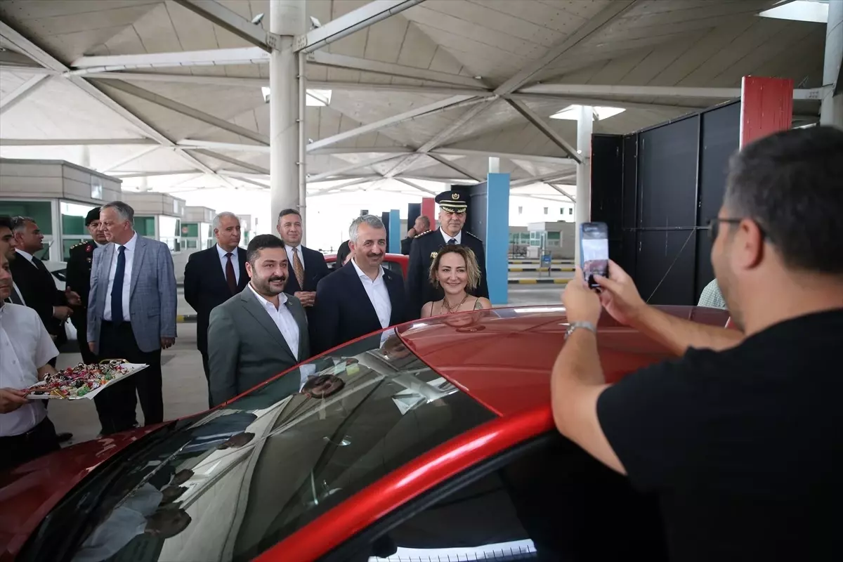 Edirne Valisi Sezer, Kapıkule'de vatandaşlarla bayramlaştı