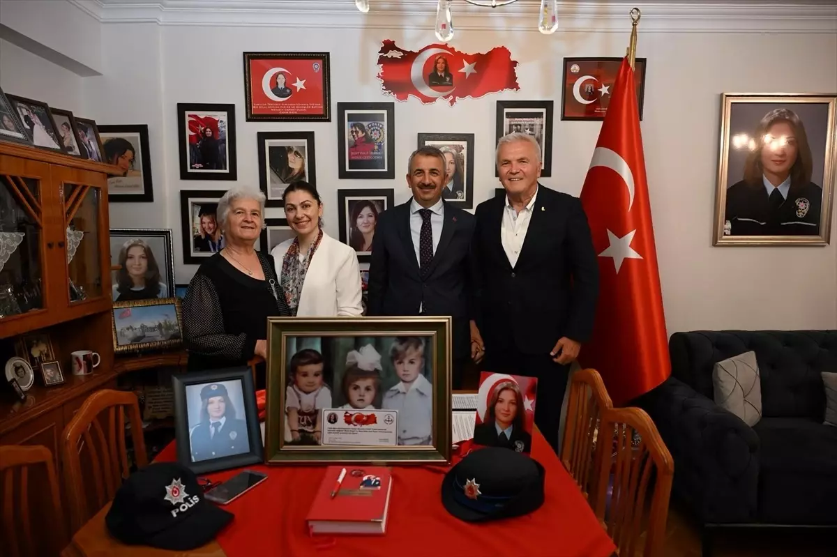 Edirne Valisi Sezer, şehit ailesini ziyaret etti