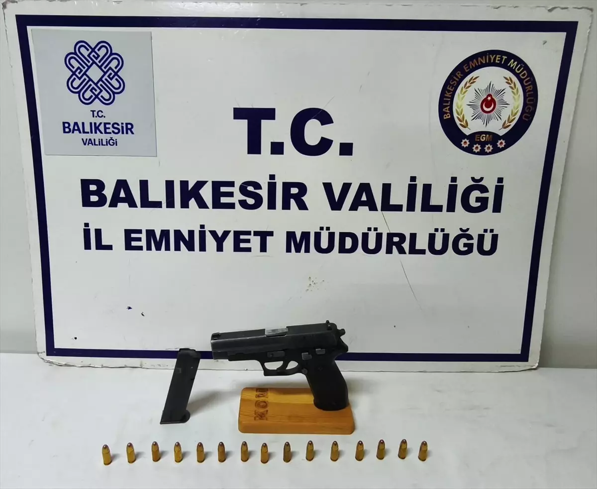 Edremit'te Ruhsatsız Tabanca ve Mermi Ele Geçirildi