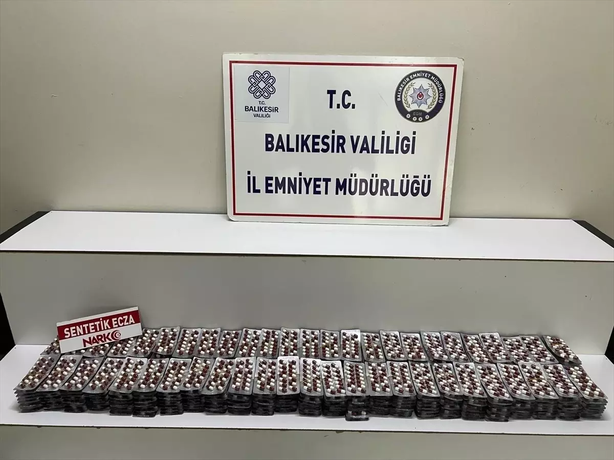Edremit'te Uyuşturucu Operasyonu: 5 Bin 586 Sentetik Hap Ele Geçirildi