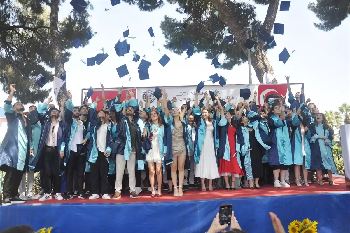 Ege Üniversitesi'nden 67 Öğrenci Mezun Oldu