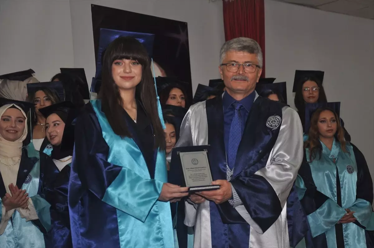Ege Üniversitesi'nde Sağlık Bilimleri Fakültesi Mezuniyet Töreni