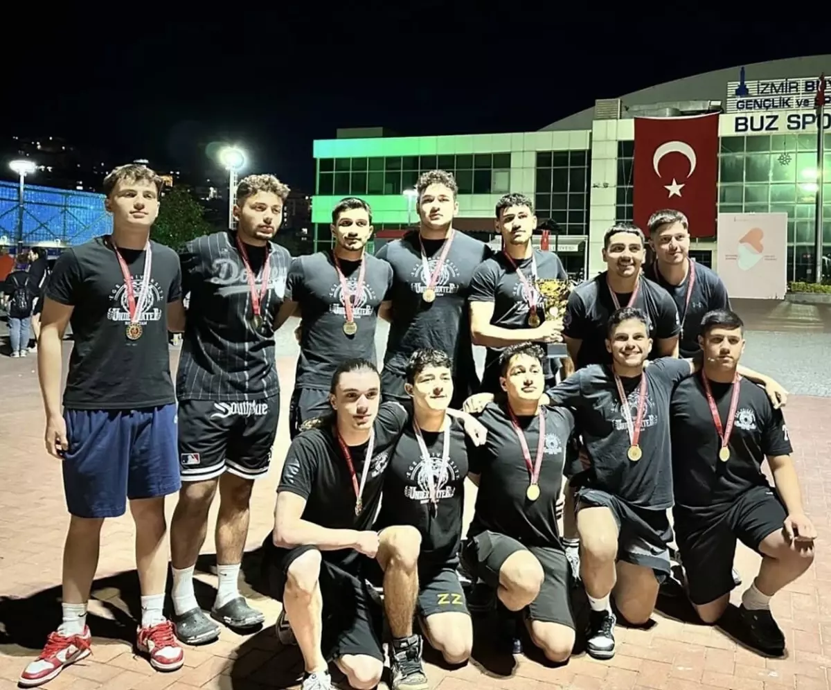 Ege Üniversitesi 21 Yaş Altı Sualtı Ragbisi Turnuvasında Çifte Şampiyonluk İle Döndü