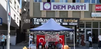 Muş'ta evlatlarına kavuşmak isteyen aileler, DEM Parti önündeki eylemlerini sürdürdü