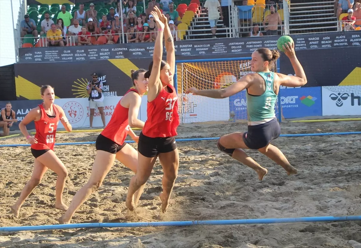EHF Avrupa Plaj Hentbolu Şampiyonası'nda Final Eşleşmeleri Belli Oldu