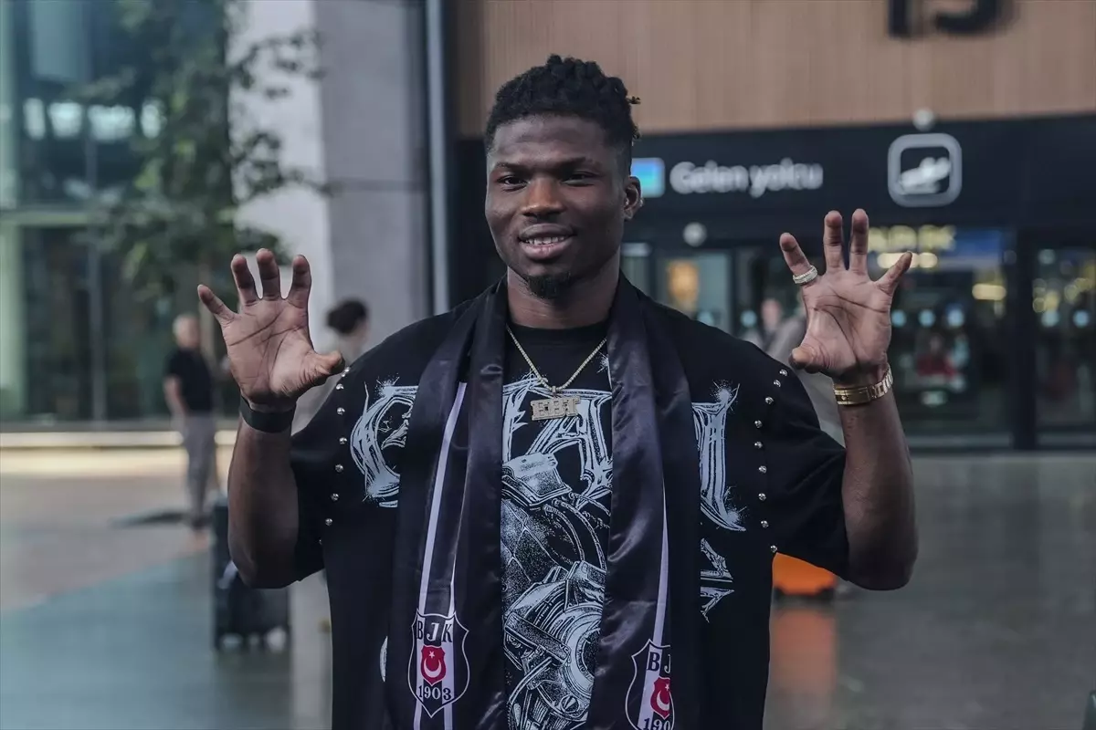 Beşiktaş, Kiralık Transferi El Bilal Toure'yi Karşıladı