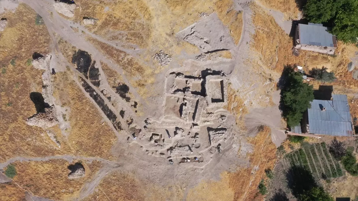 Elazığ'da 6 Bin Yıllık Tapınak Alanı Keşfedildi