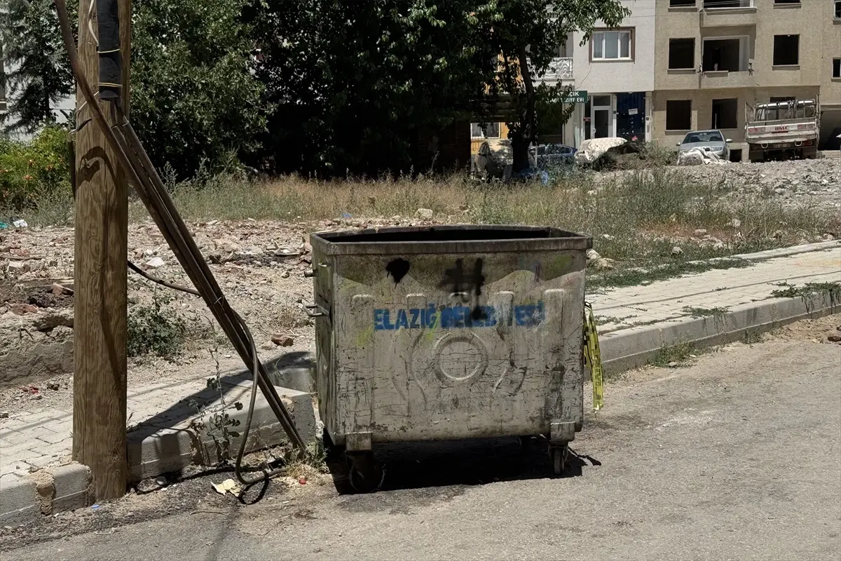 Elazığ'da Çöp Konteynerinde Yeni Doğmuş Bebek Bulundu