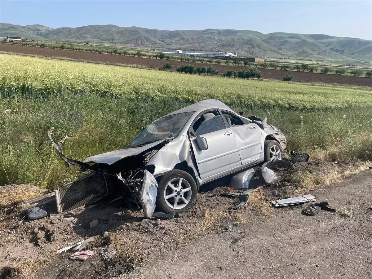 Elazığ'da Otomobil Devrildi: 4 Yaralı