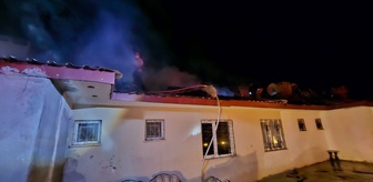 Elazığ'da Bir Evde Çıkan Yangında 3 Kişi Dumandan Etkilendi