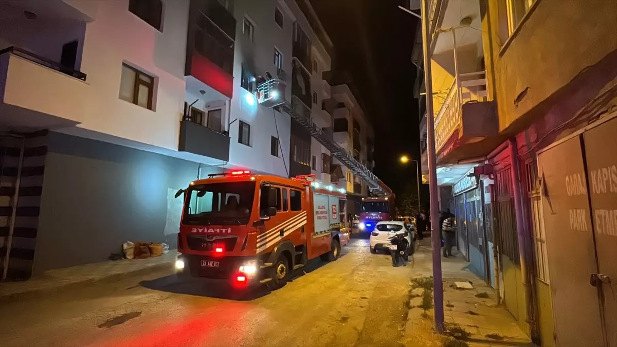 Elazığ'da Evde Yangın: Dumandan Etkilenen Kişi Hastaneye Kaldırıldı
