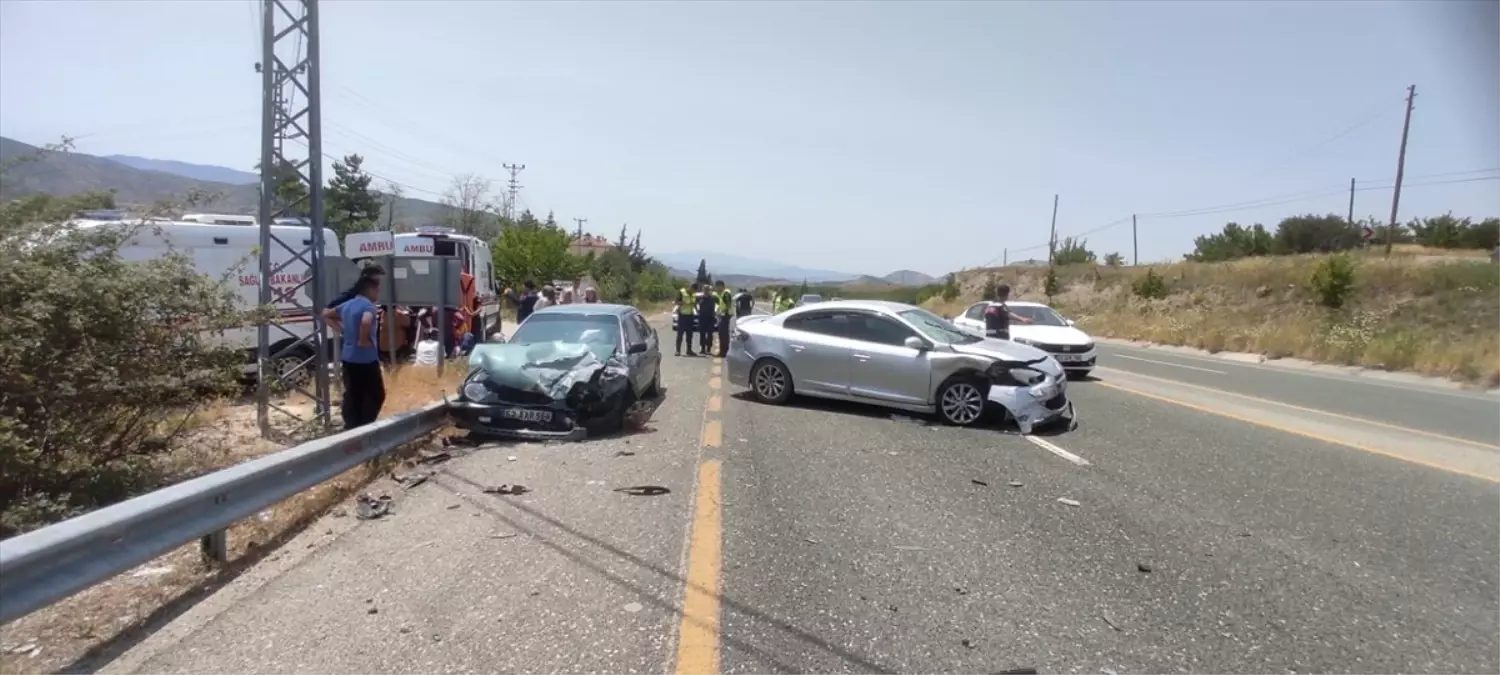 Elazığ'da Otomobil Kazası: 5 Yaralı