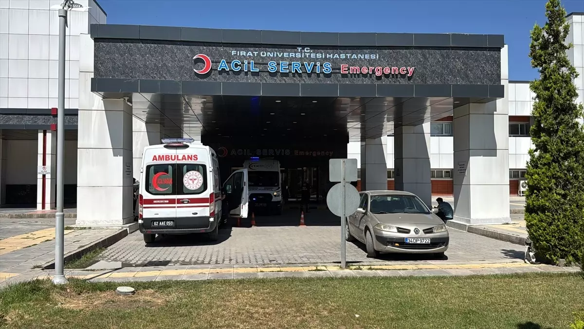 Elazığ'da İnşaat Iskelesinden Düşen İşçiler Yaralandı