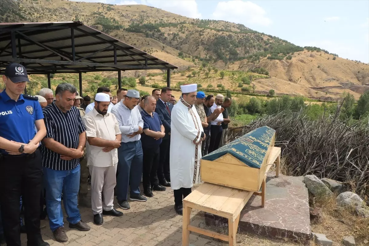 Maden Ocağındaki Göçükte Hayatını Kaybeden İşçi Toprağa Verildi