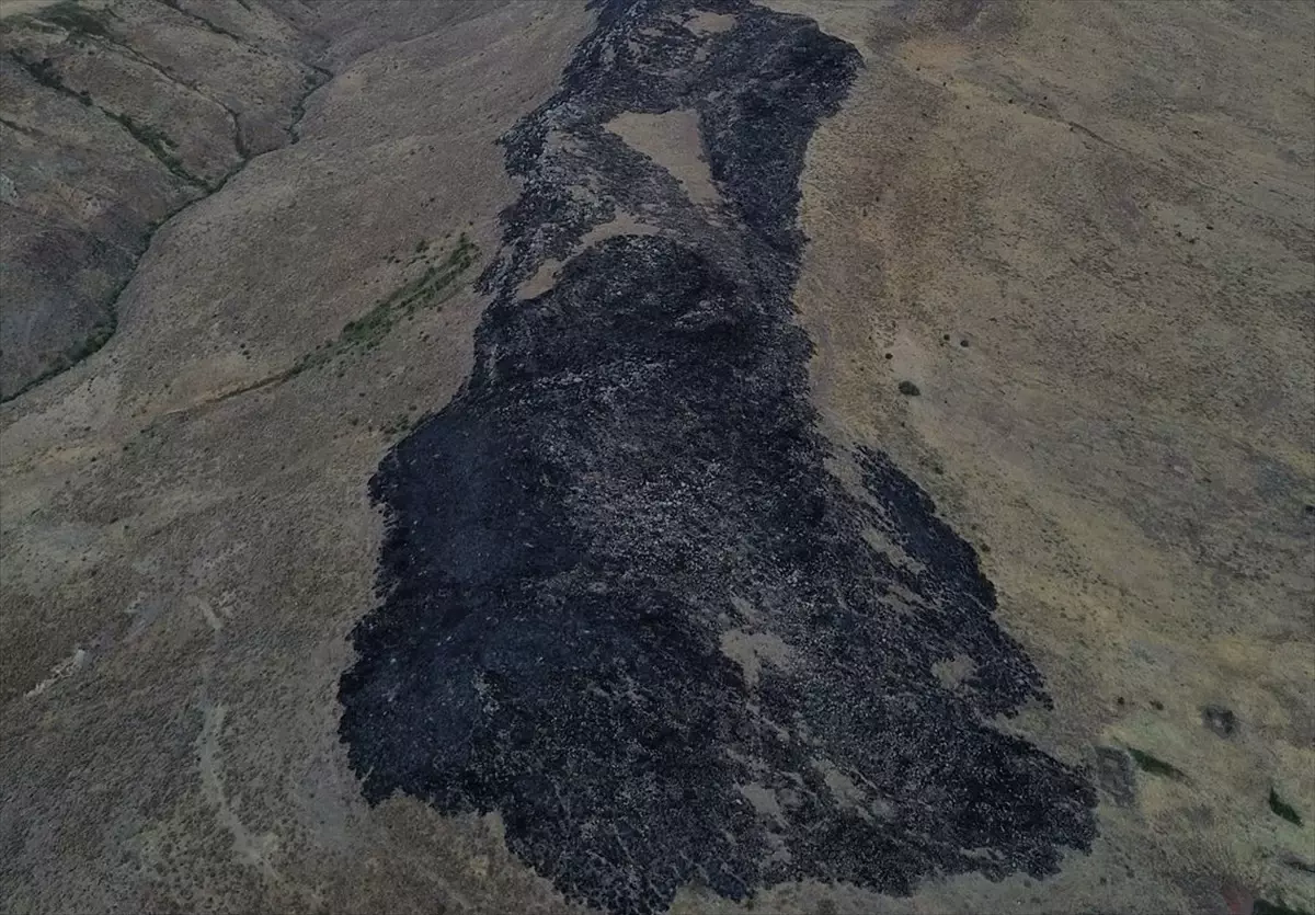 Elazığ'da Merada Çıkan Yangın Söndürüldü