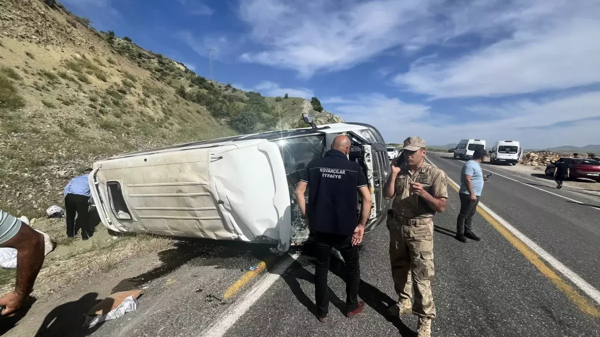 Elazığ'da Yolcu Minibüsü Takla Attı: 7 Yaralı
