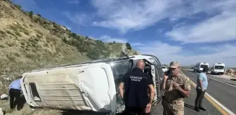 Elazığ'da Yolcu Minibüsü Devrildi: 7 Yaralı