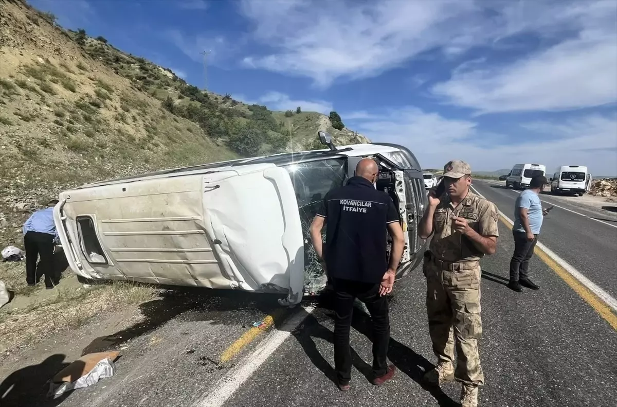 Elazığ'da Yolcu Minibüsü Devrildi: 7 Yaralı