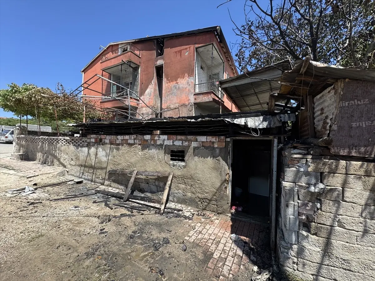 Elazığ'da Odunlukta Yangın: 1 Yaralı