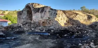 Elazığ'da Yangın: Tarihi Kervansaray ve Eve Sıçradı