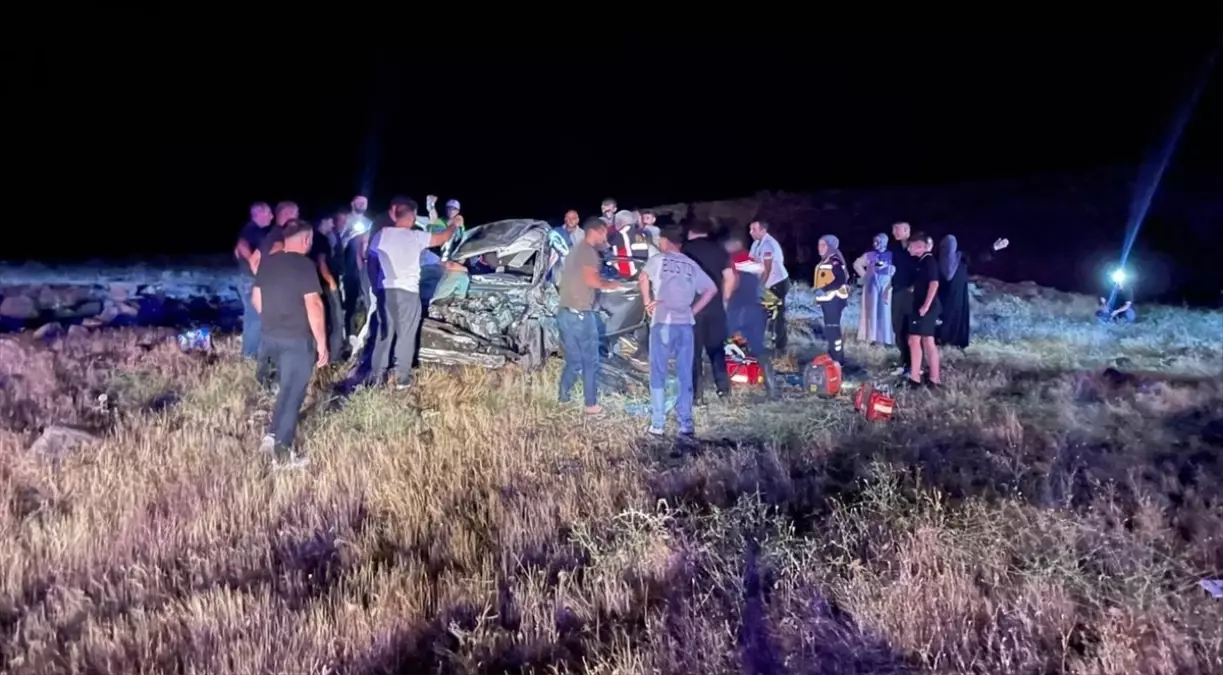 Elazığ'da Otomobil Şarampole Devrildi: 2 Ölü, 3 Yaralı