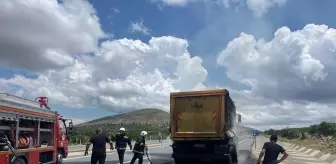 Elazığ'da Seyir Halindeki Kamyonda Yangın Çıktı