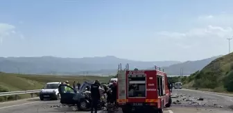 Elazığ'da TIR ve Otomobil Çarpışması: 1 Ölü, 2 Yaralı
