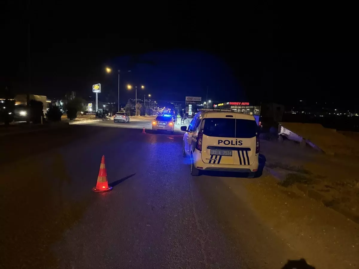 Elazığ'da Üç Tekerlekli Motosiklet ile Otomobil Çarpıştı: 3 Yaralı