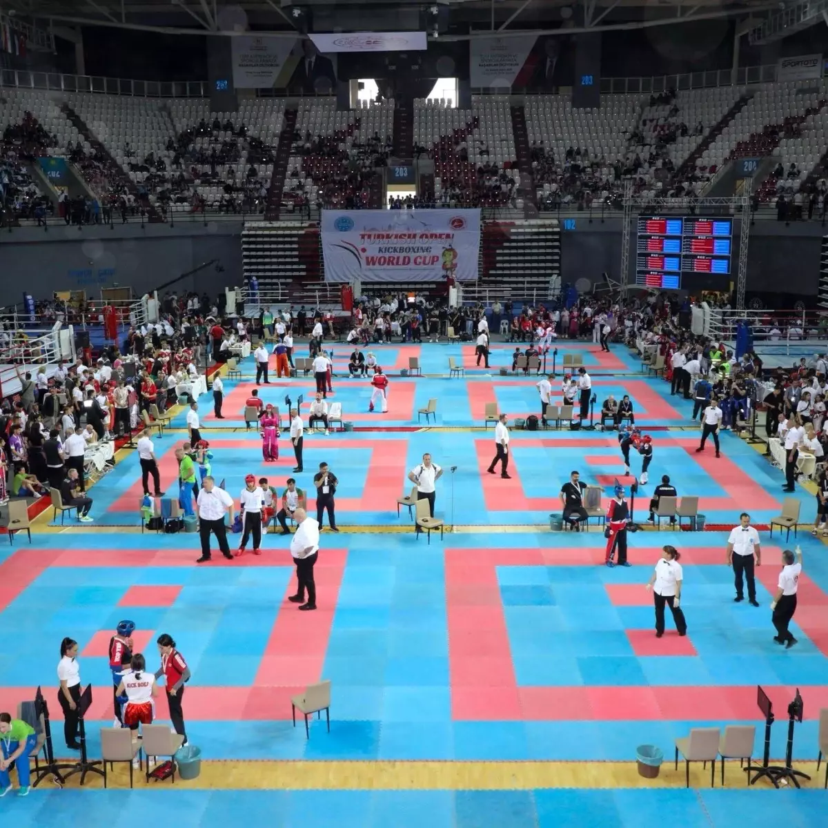 Elazığlı Sporcular, WAKO Kickboks Dünya Kupası'ndan Derecelerle Döndü