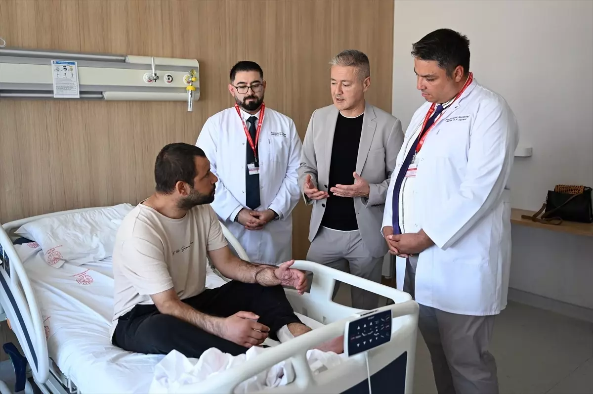 Elektrik akımına kapılan işçi, doku nakliyle dört uzvunu kaybetmekten kurtuldu