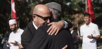 Emekli Korgeneral Zekai Aksakallı, şehit Ömer Halisdemir'in mezarını ziyaret etti Açıklaması