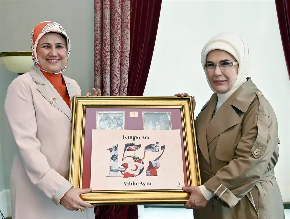 Emine Erdoğan, Türk Kızılay'a kurban bağışında bulundu
