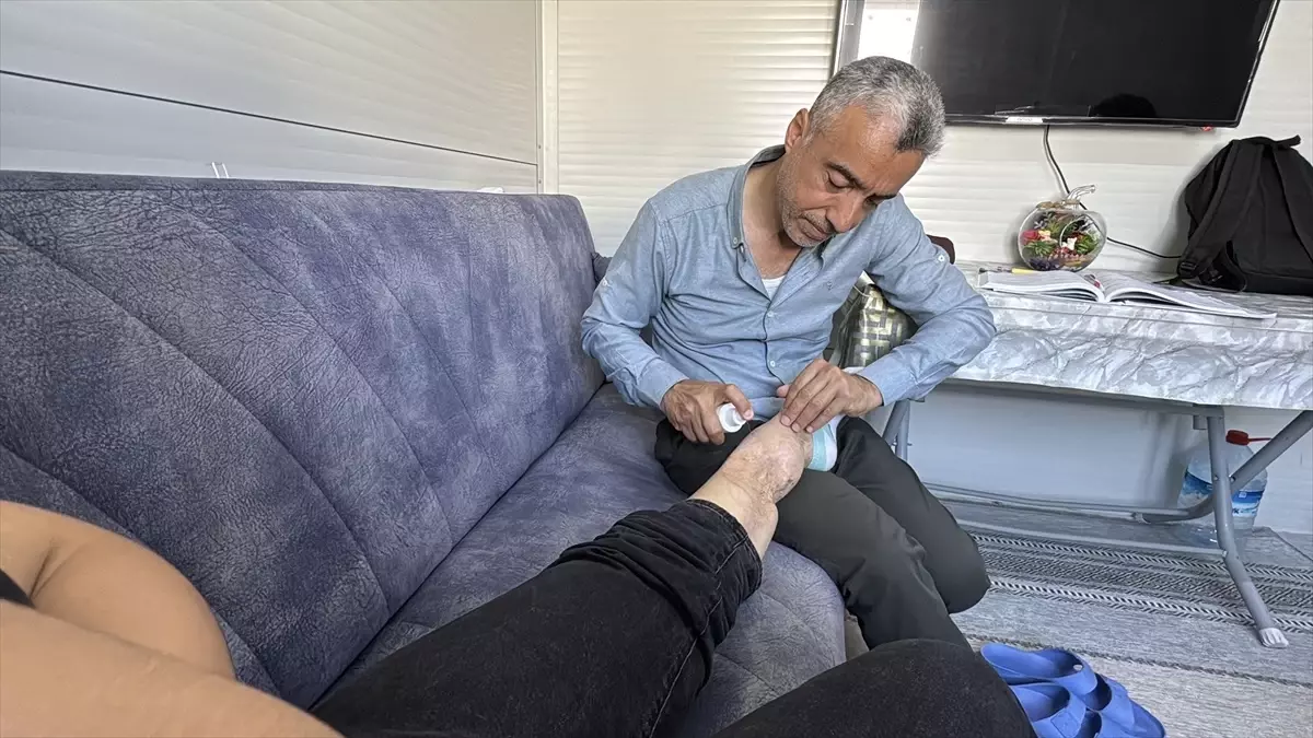 Depremzede Baba, Kızının Sağlığı İçin Yardım Bekliyor