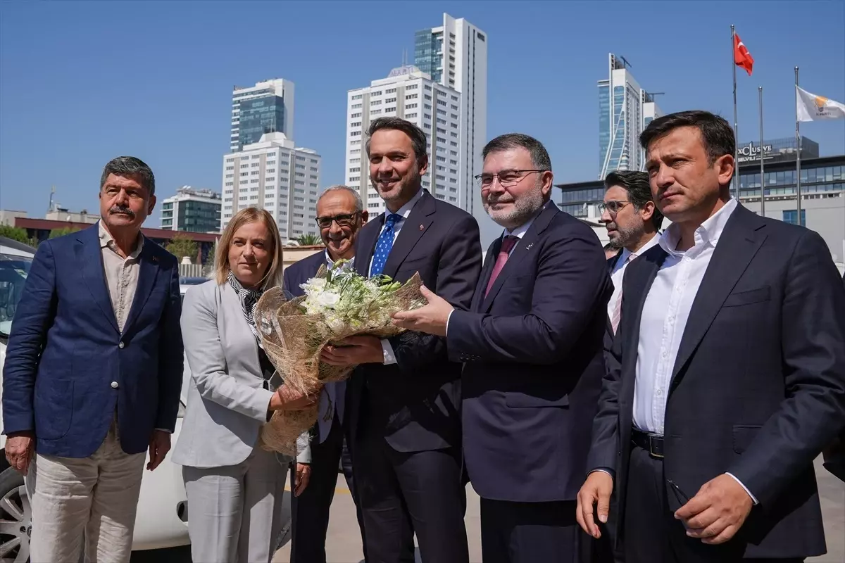 Bakan Alparslan Bayraktar İzmir'de Çeşitli Ziyaretler Gerçekleştirdi